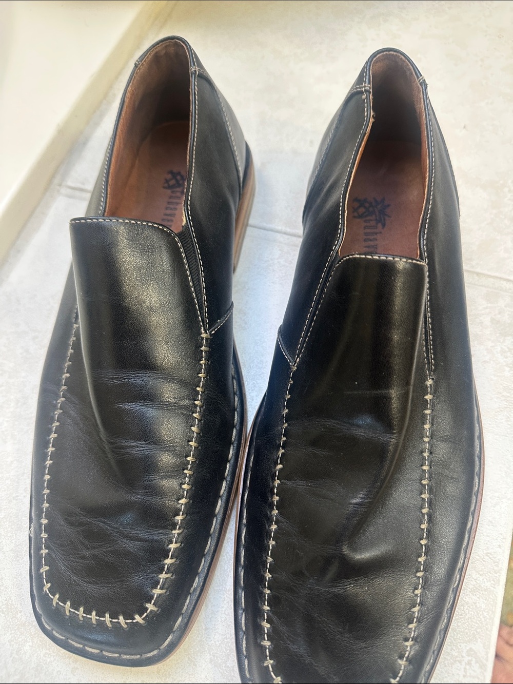 Cubavera Black Leather Slip-On Moc Toe Loafers